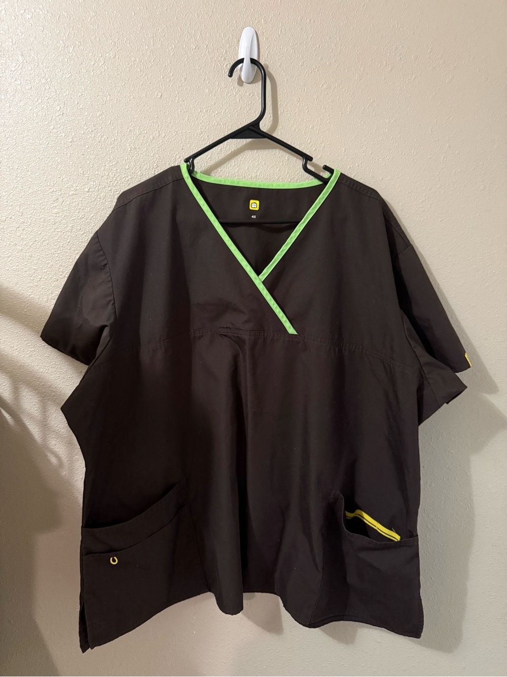 Wink Women’s Short Sleeve Brown Scrub Top 4X